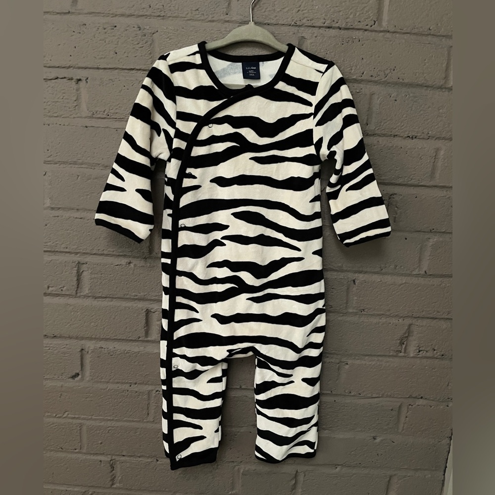 Gap - Baby Gap NWT onsie lounger 12-18 months